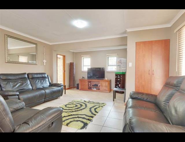 3 BEDROOM HOUSE FOR SALE IN ALBEMARLE